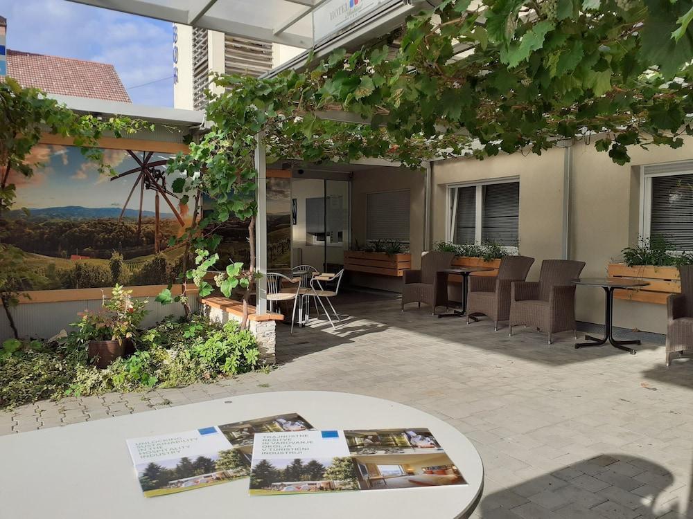 Hotel Tabor Maribor Exterior photo